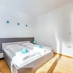 Contemporary In With Swimming Pool Feriehus