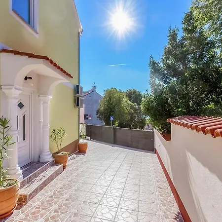 Contemporary In With Swimming Pool * Dramalj