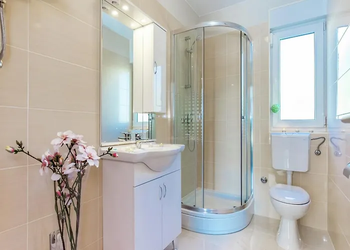 Contemporary In With Swimming Pool * Dramalj