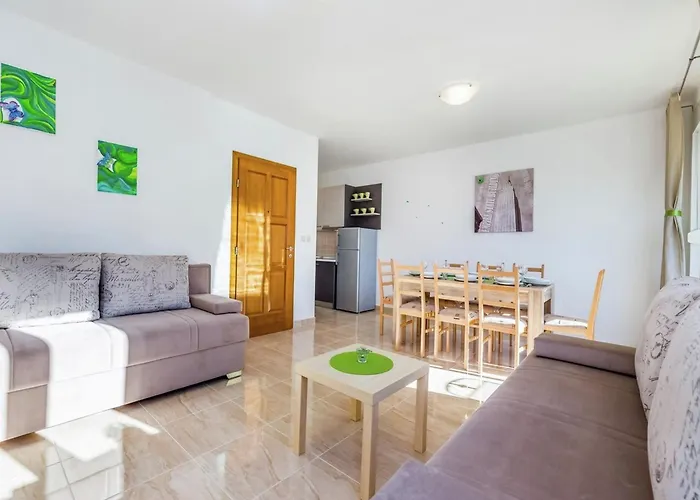 Contemporary In With Swimming Pool Nyaraló Dramalj