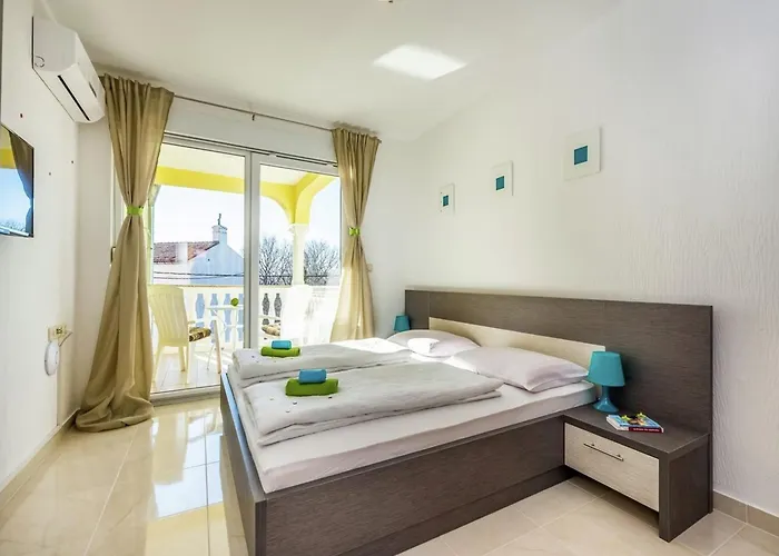 Contemporary In With Swimming Pool * Dramalj
