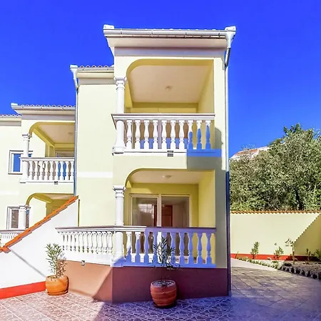 Holiday home Contemporary In With Swimming Pool