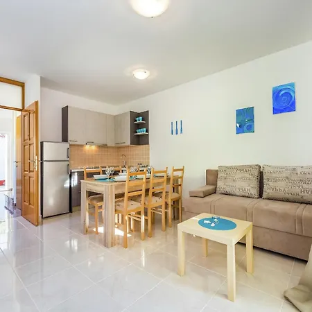 Holiday home Contemporary In With Swimming Pool