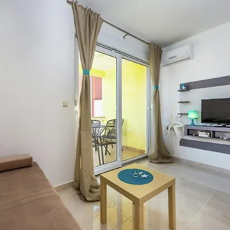 Contemporary In With Swimming Pool *