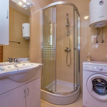 Holiday home Contemporary In With Swimming Pool *