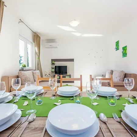 Holiday home Contemporary In With Swimming Pool Dramalj
