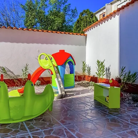 Holiday home Contemporary In With Swimming Pool Dramalj