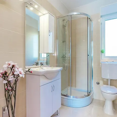 Contemporary In With Swimming Pool * Dramalj