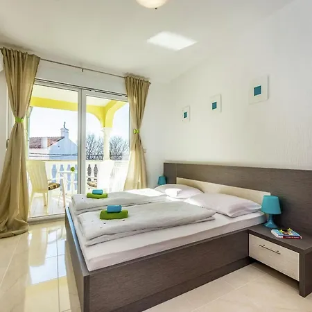 Contemporary In With Swimming Pool * Dramalj