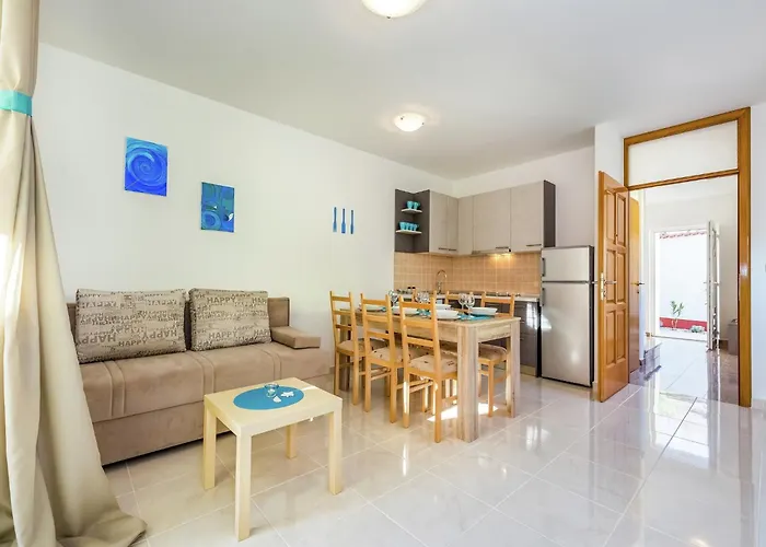 Contemporary In With Swimming Pool Dom wakacyjny Dramalj